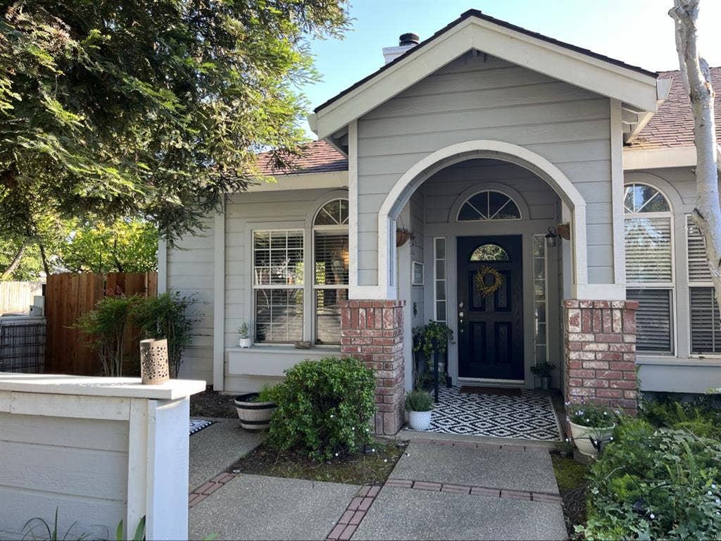 House in Davis w/ 2 free rooms