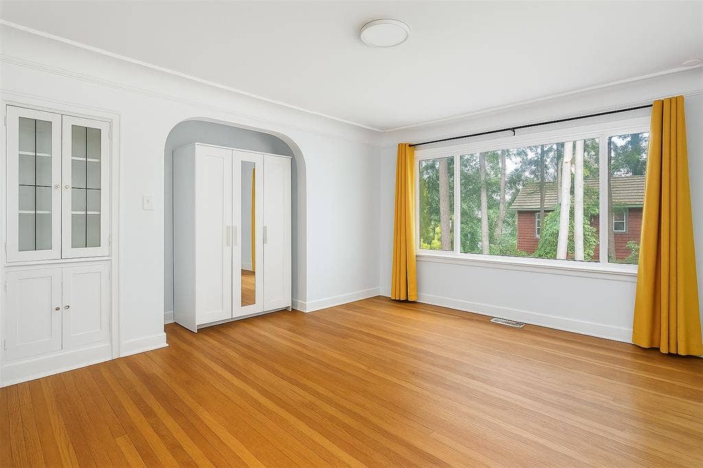 Kent Room $965 Utilities Included