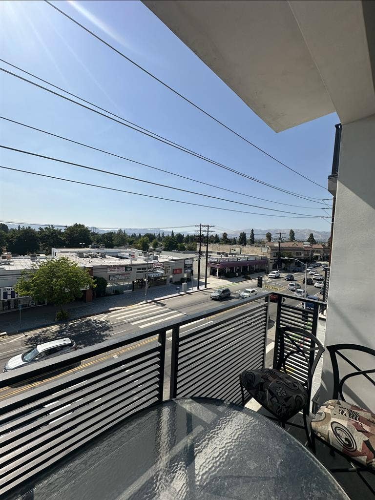 Apt 412 Lease Takeover, The North