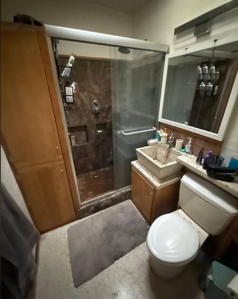 Seeking roomate for a 3/1 south mia