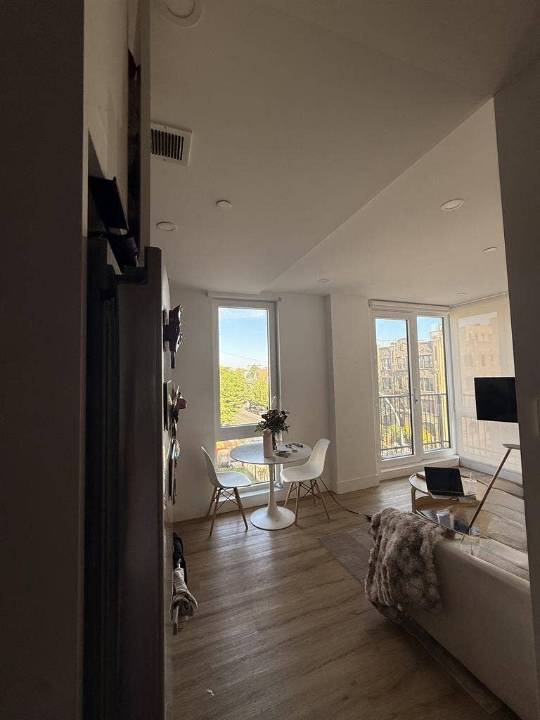 Sublease w/ lease takeover 07/01