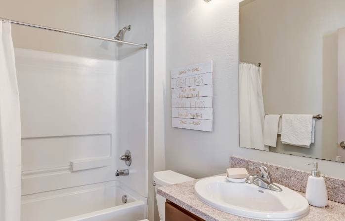 2x2 Unit close to TAMU! ($830/room)