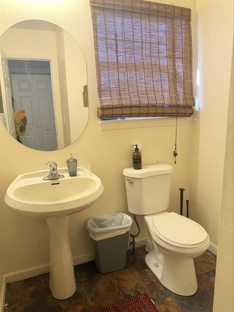 2 rooms available for rent