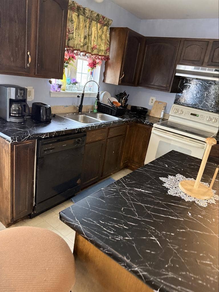 2 rooms available for rent