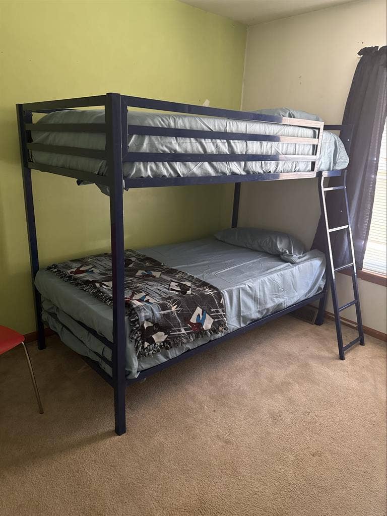 2 rooms available for rent