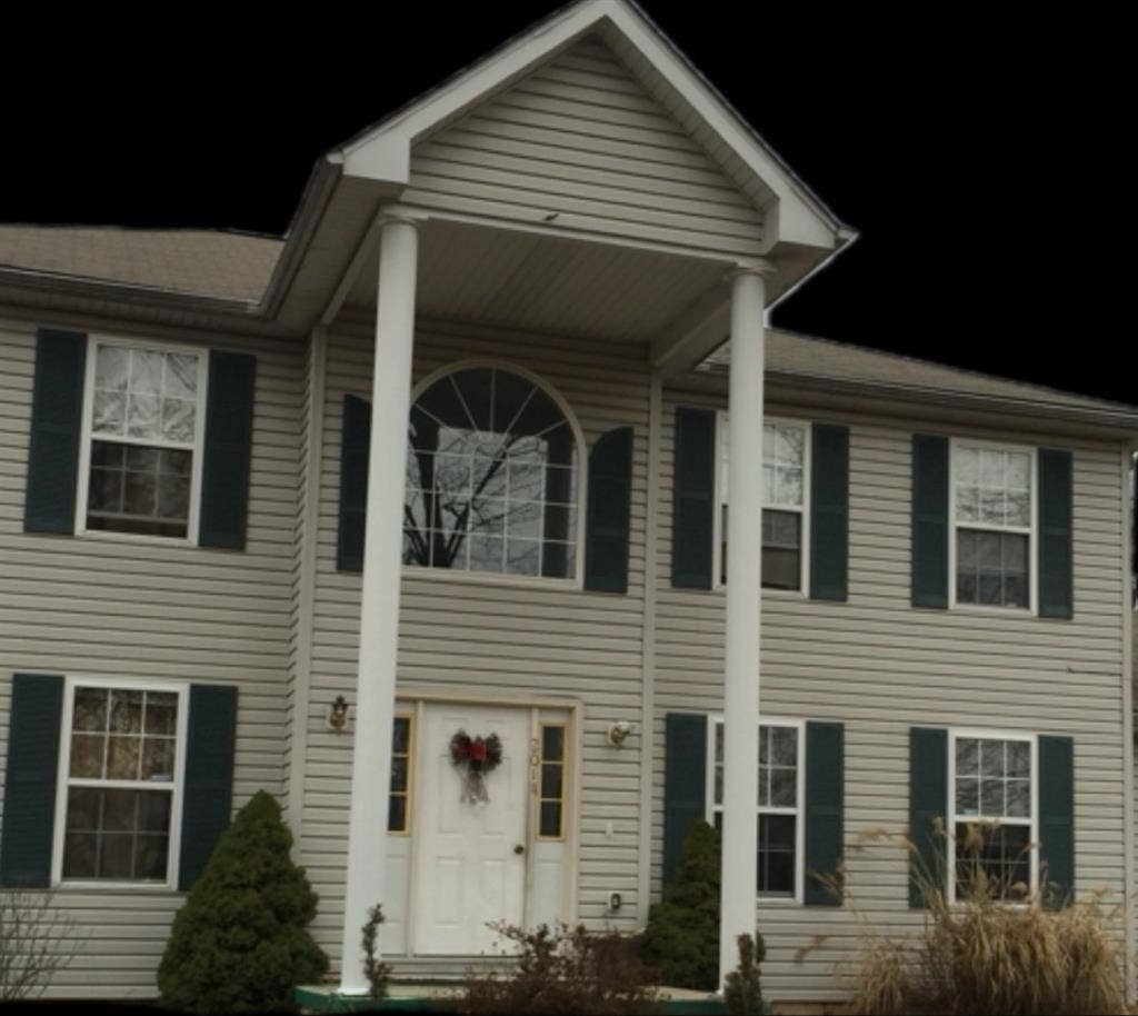 2 rooms available for rent