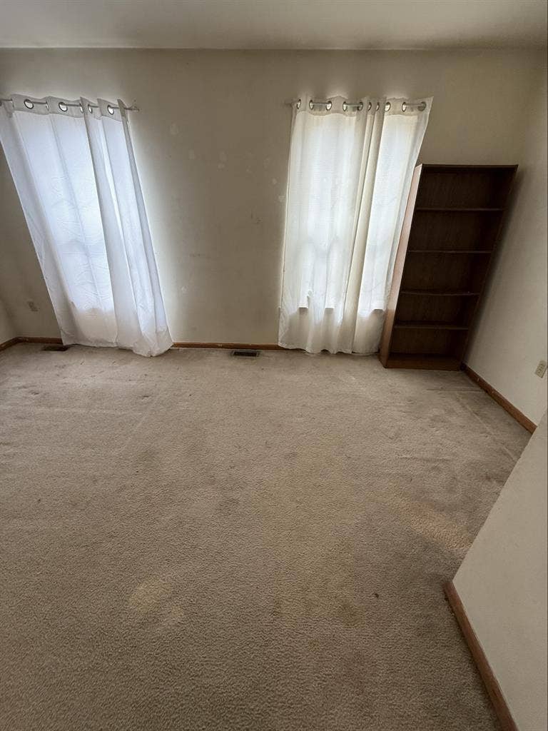 2 rooms available for rent