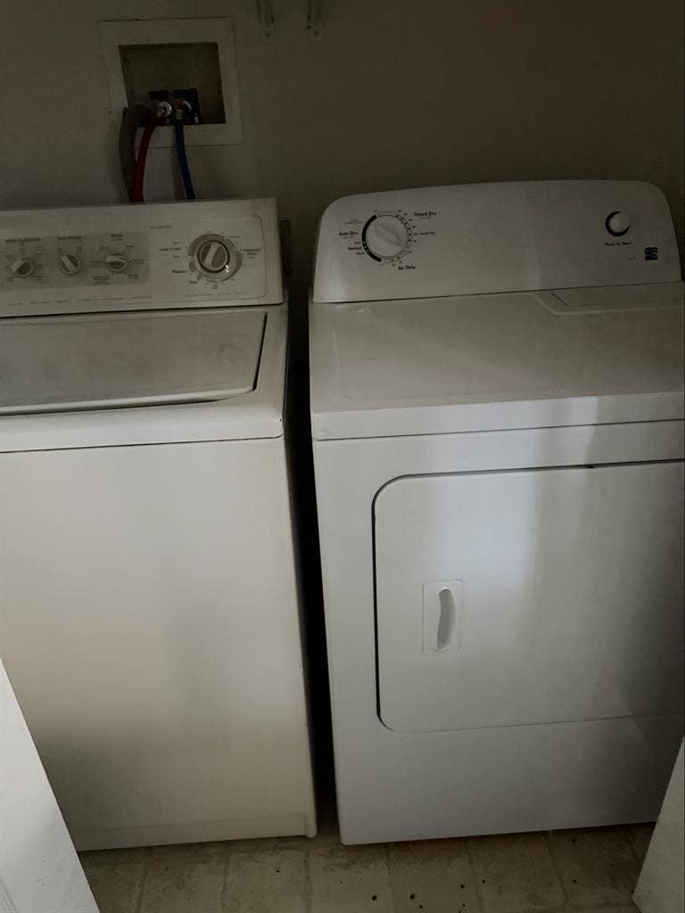2 rooms available for rent