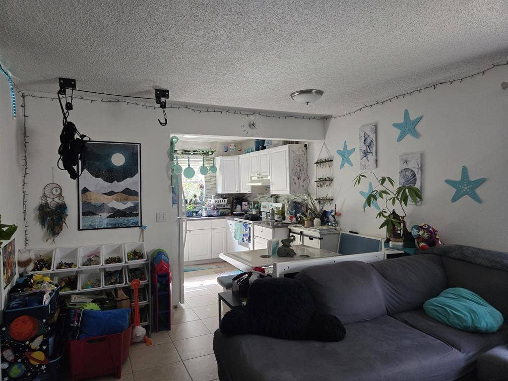Hollywood, Fl. Masterbedroom 4 rent
