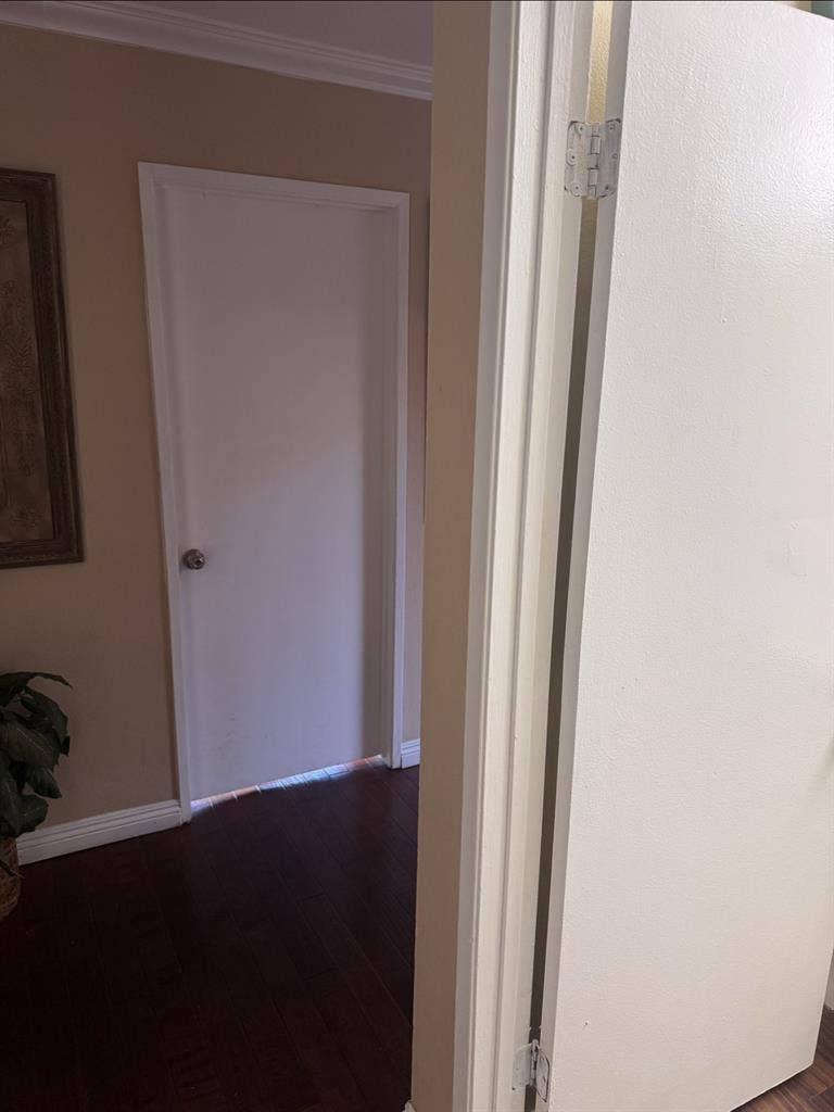Seeking Responsible Female Roommate