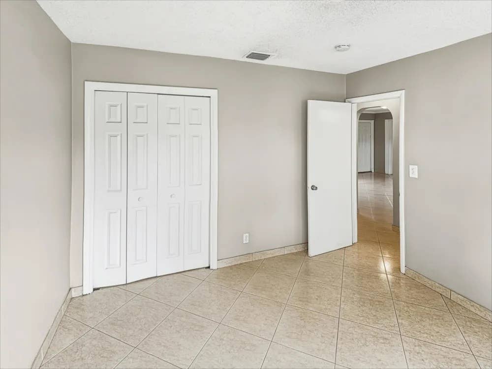 Roomates needed!!