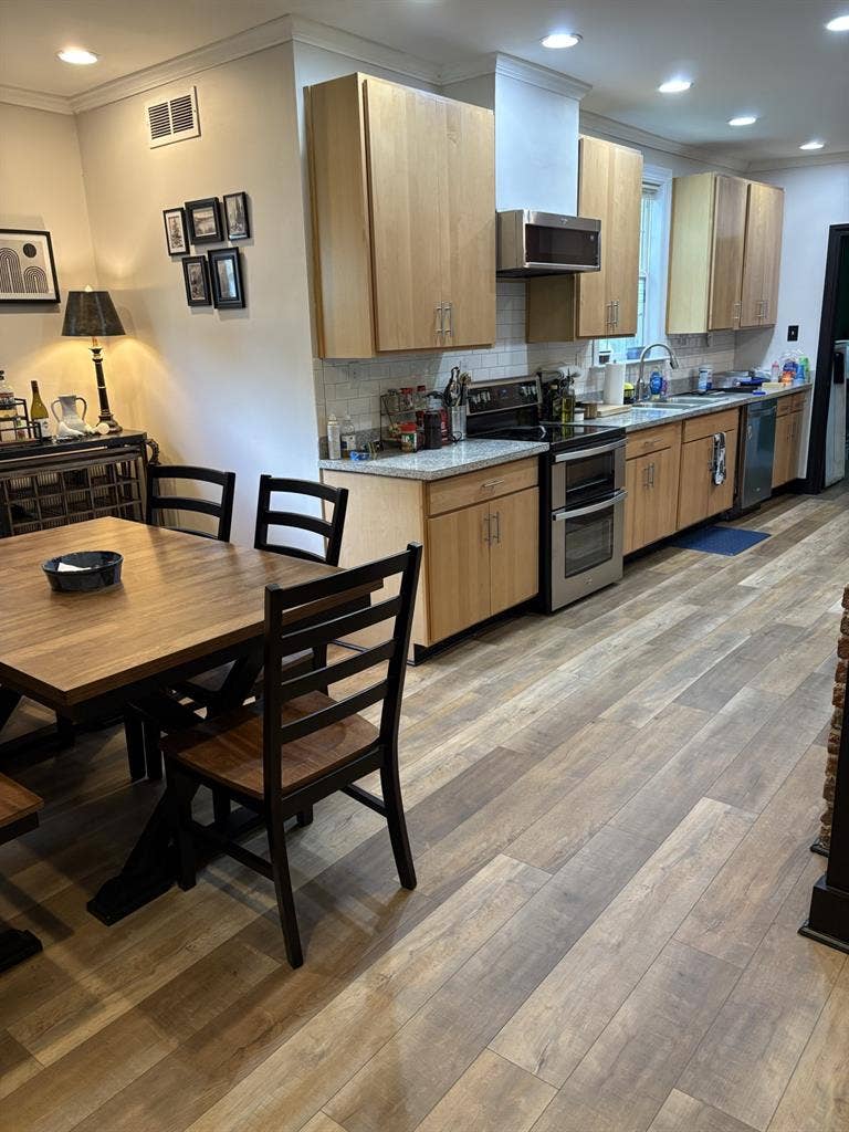Near Eastside room available