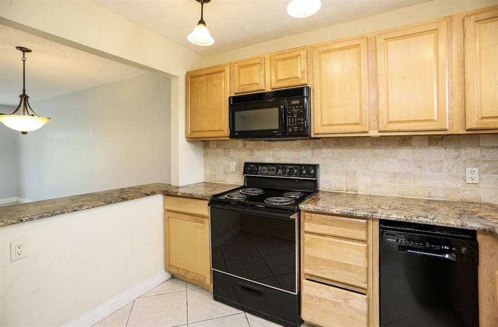 2bed/2bath - Available 07/01