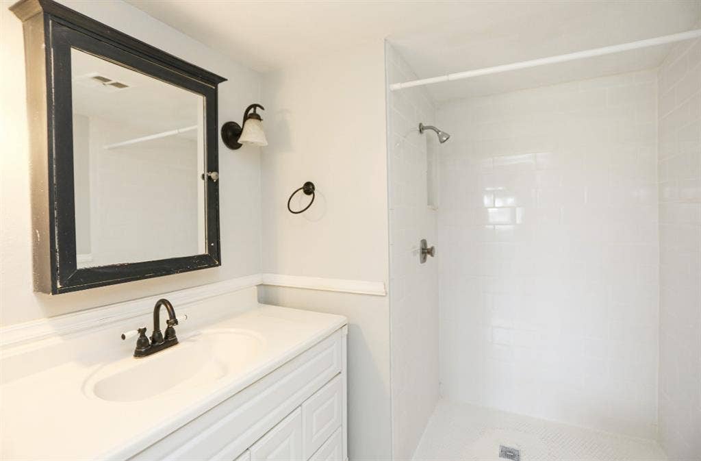 2bed/2bath - Available 07/01