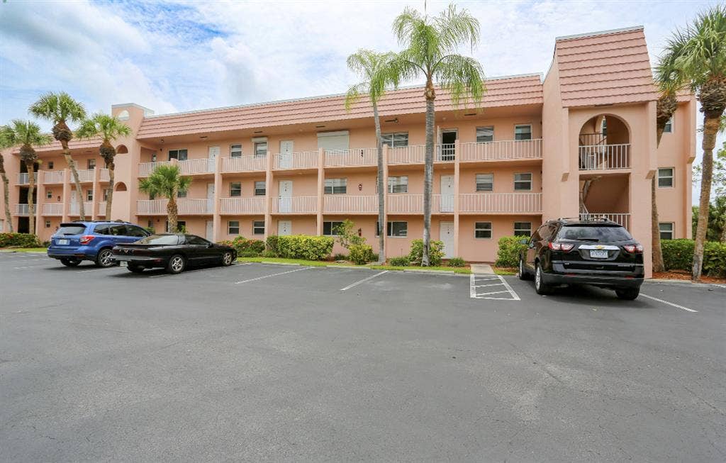 2bed/2bath - Available 07/01