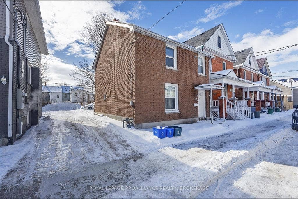 SUBLET: JUNE 1ST - AUGUST 25TH