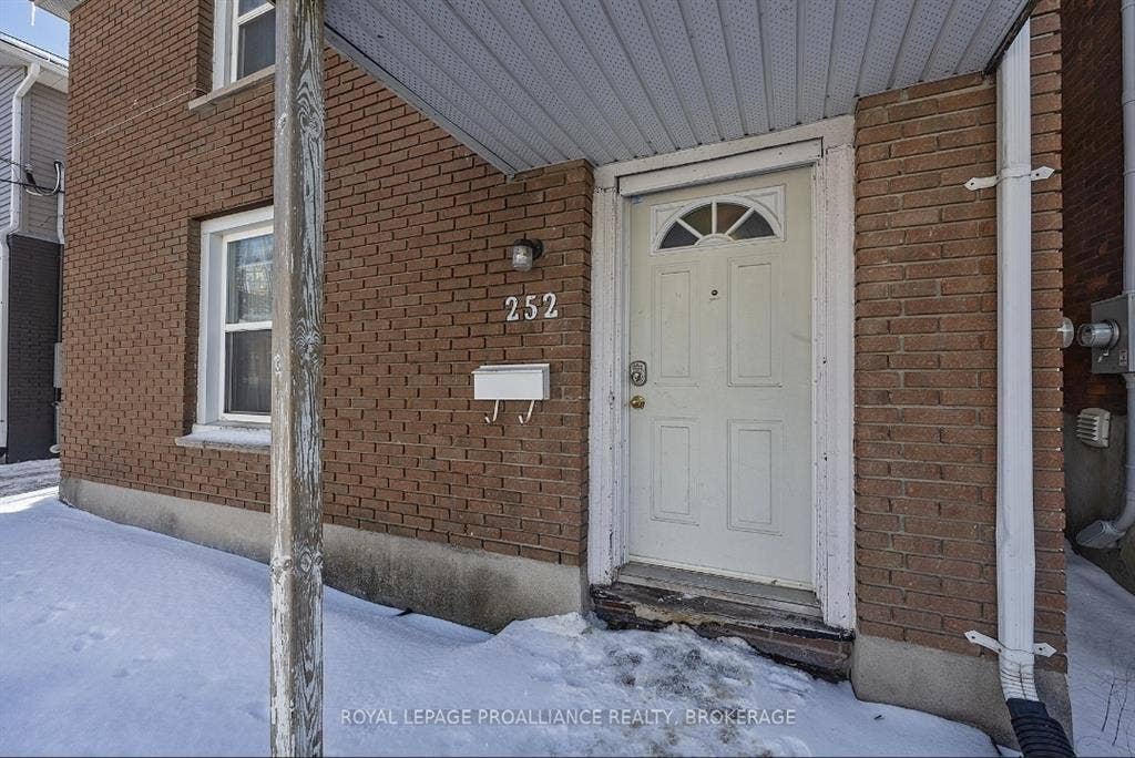 SUBLET: JUNE 1ST - AUGUST 25TH