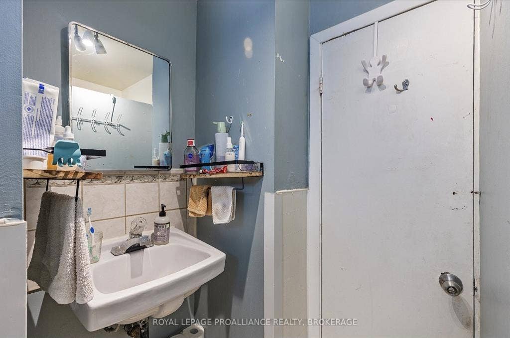 SUBLET: JUNE 1ST - AUGUST 25TH