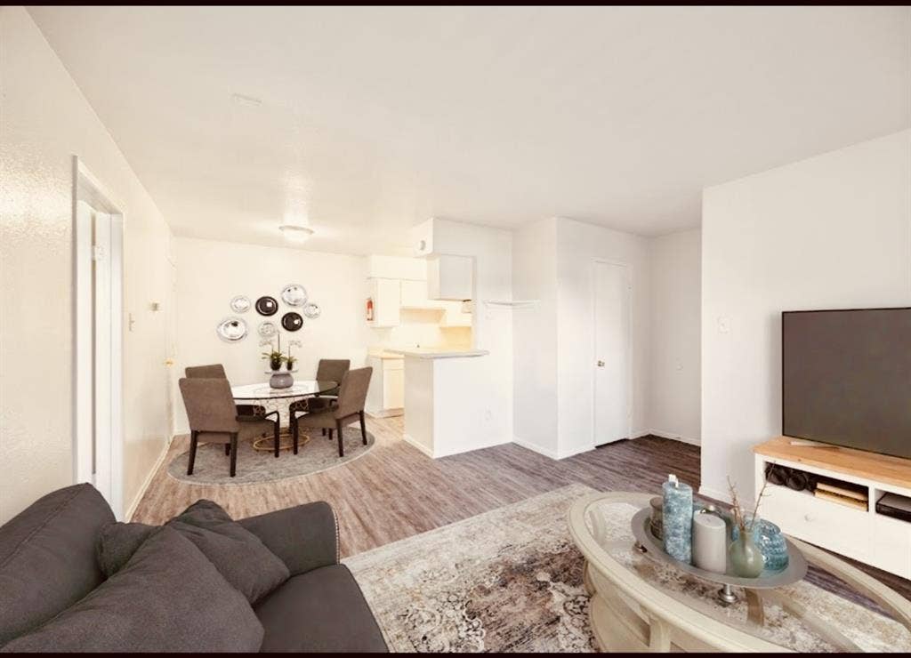 2 bedroom 1 bathroom available asap