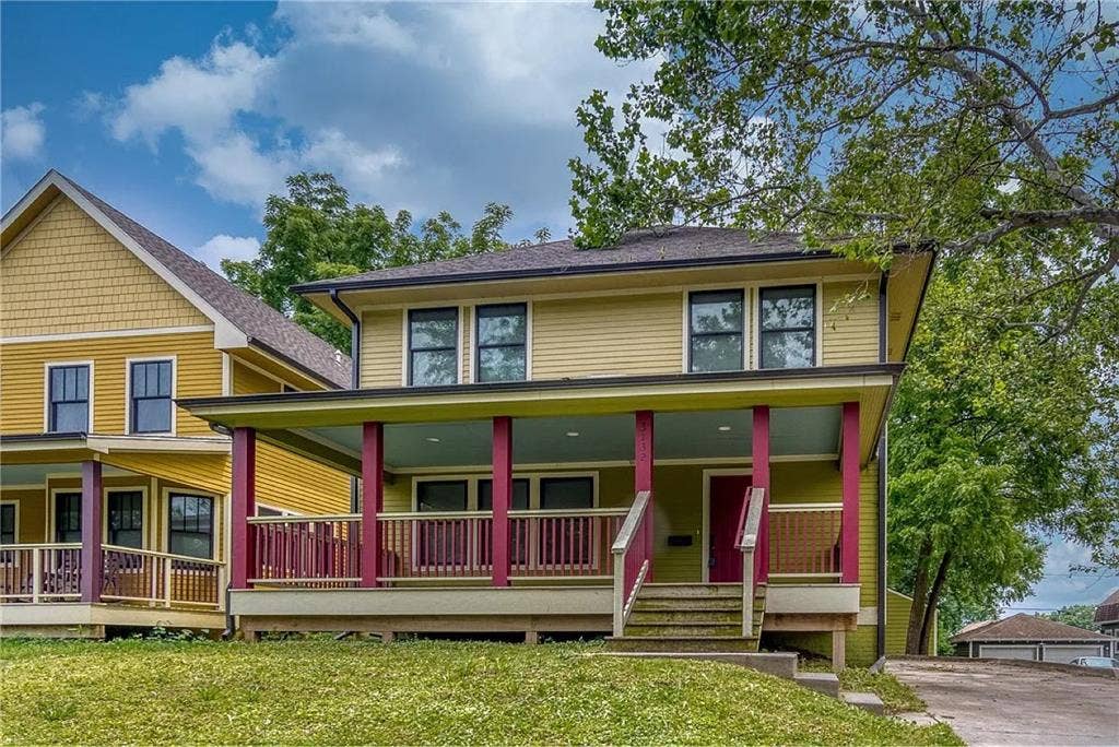 DU house in need of roommate