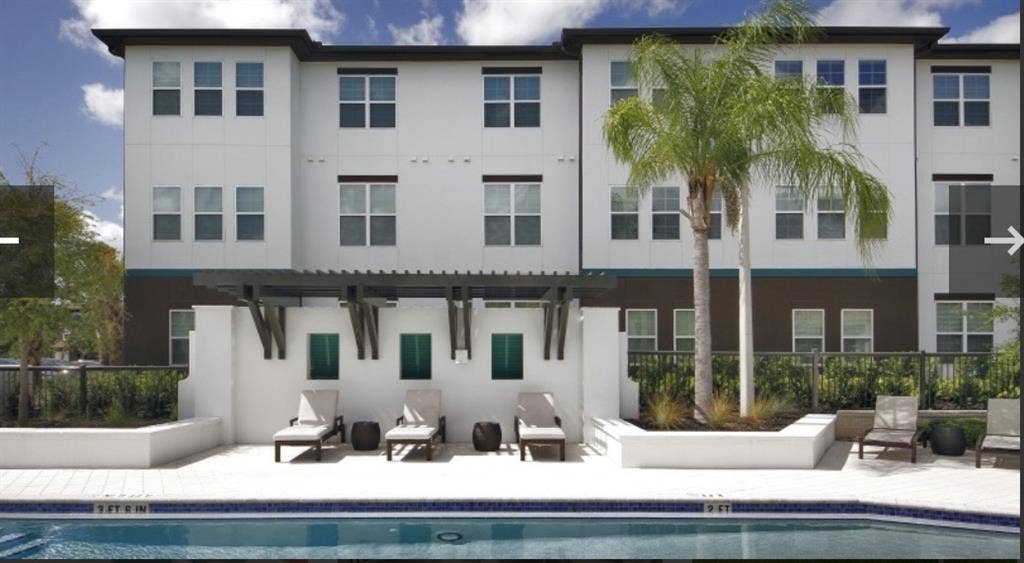 Looking for 1-2 female roommates
