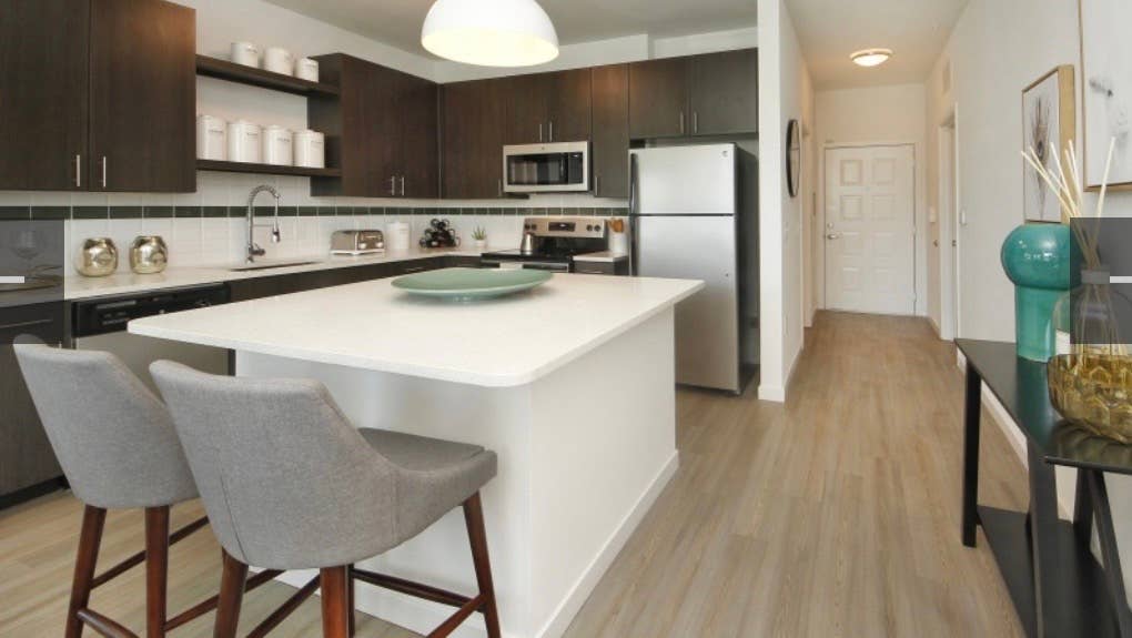 Looking for 1-2 female roommates