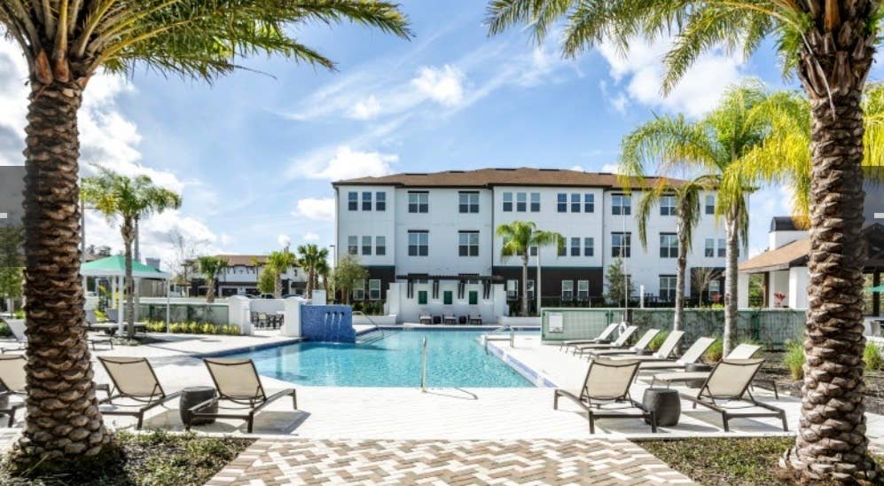 Looking for 1-2 female roommates