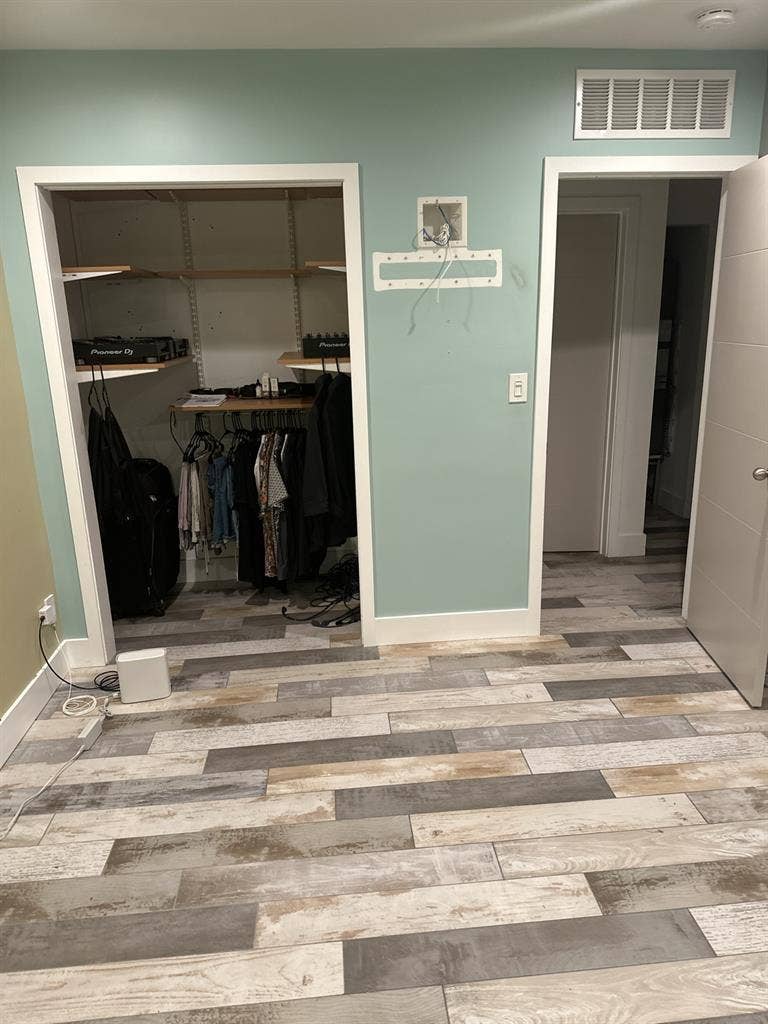 Looking for a roomate
