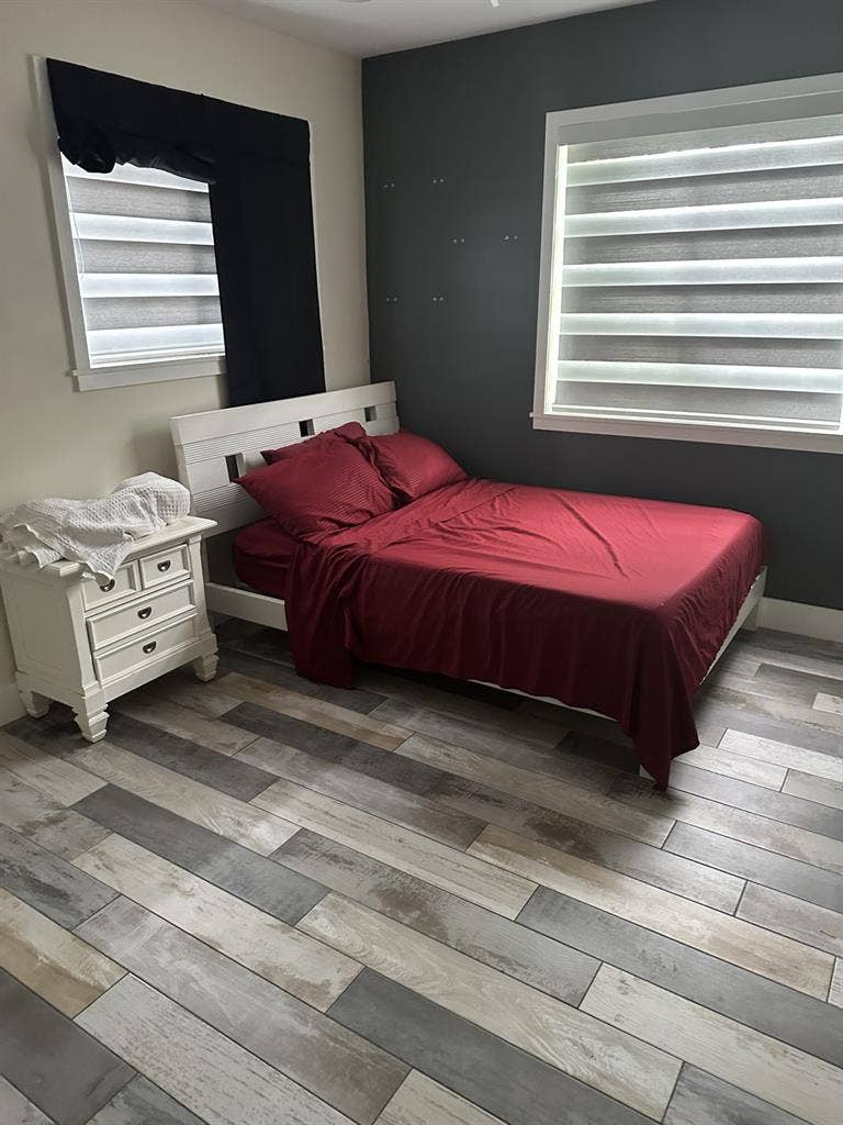 Looking for a roomate