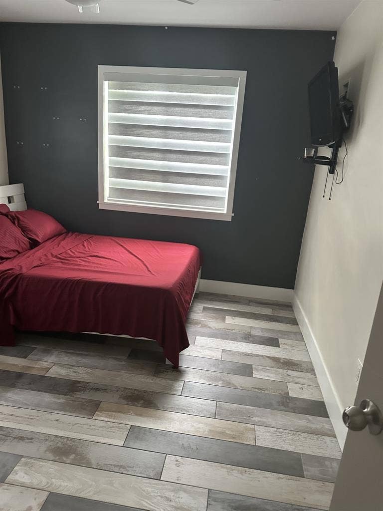 Looking for a roomate