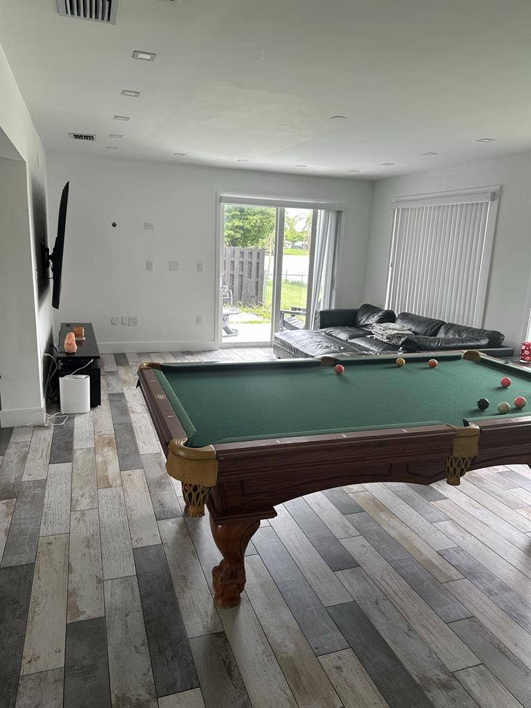 Looking for a roomate