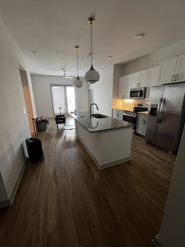 Looking for roommatees