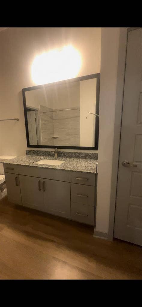 Looking for roommatees