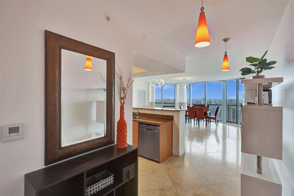 Master bedroom available Oceanfront