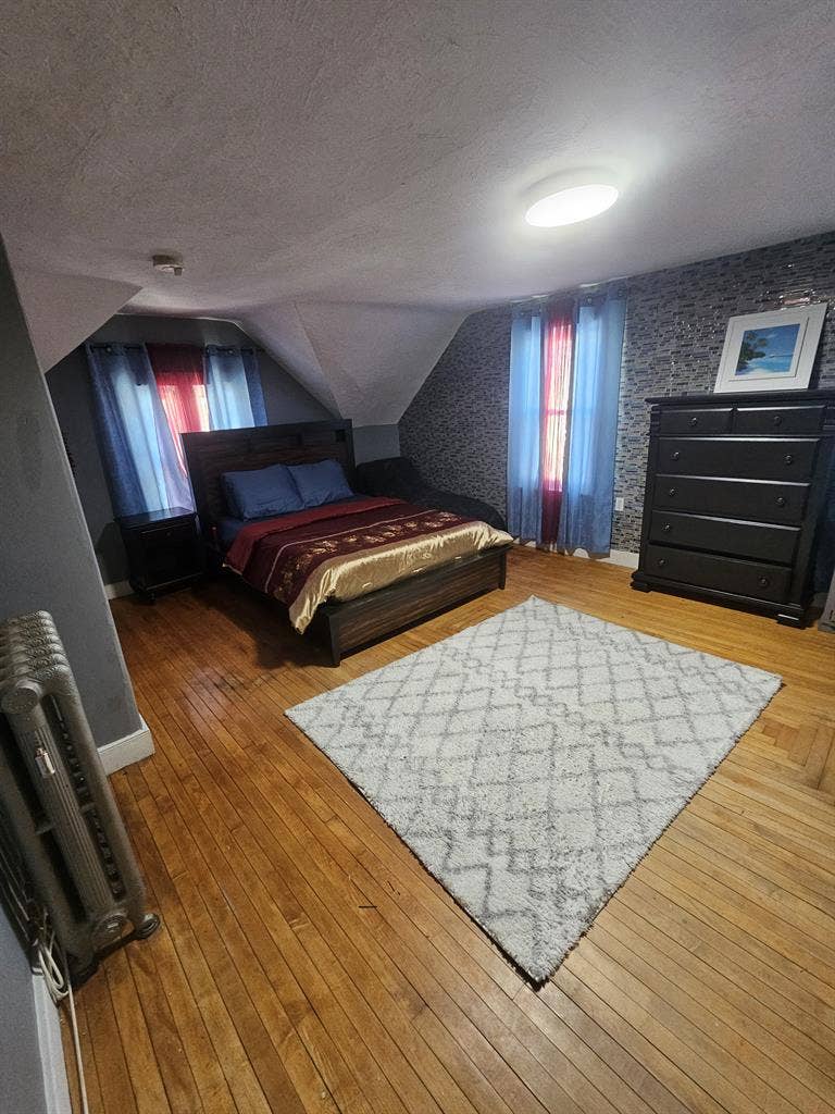 3rd Floor Room Large Shared Home