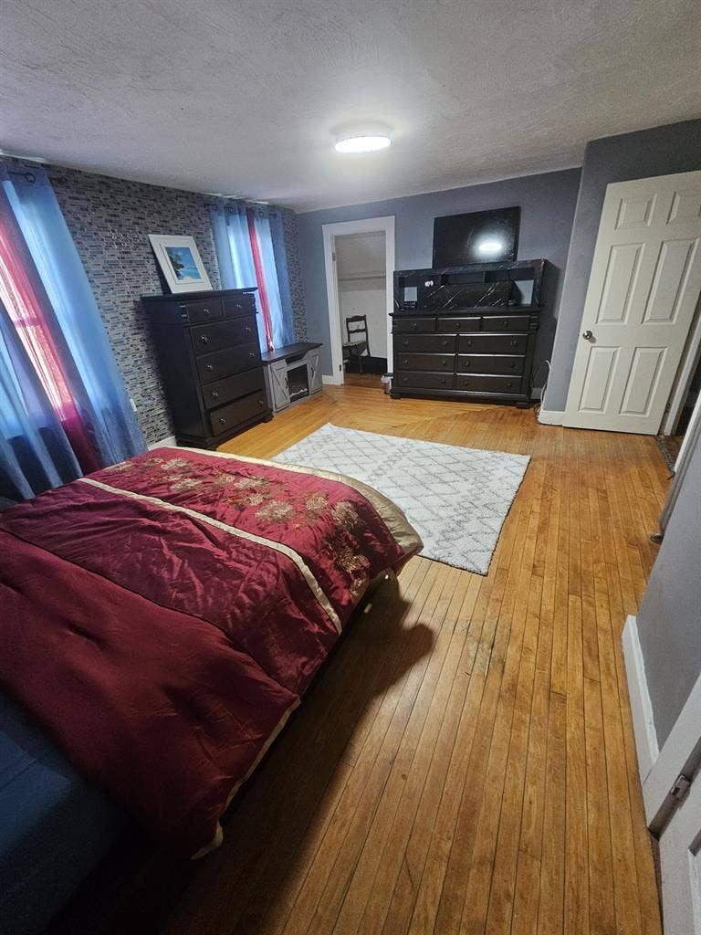 3rd Floor Room Large Shared Home