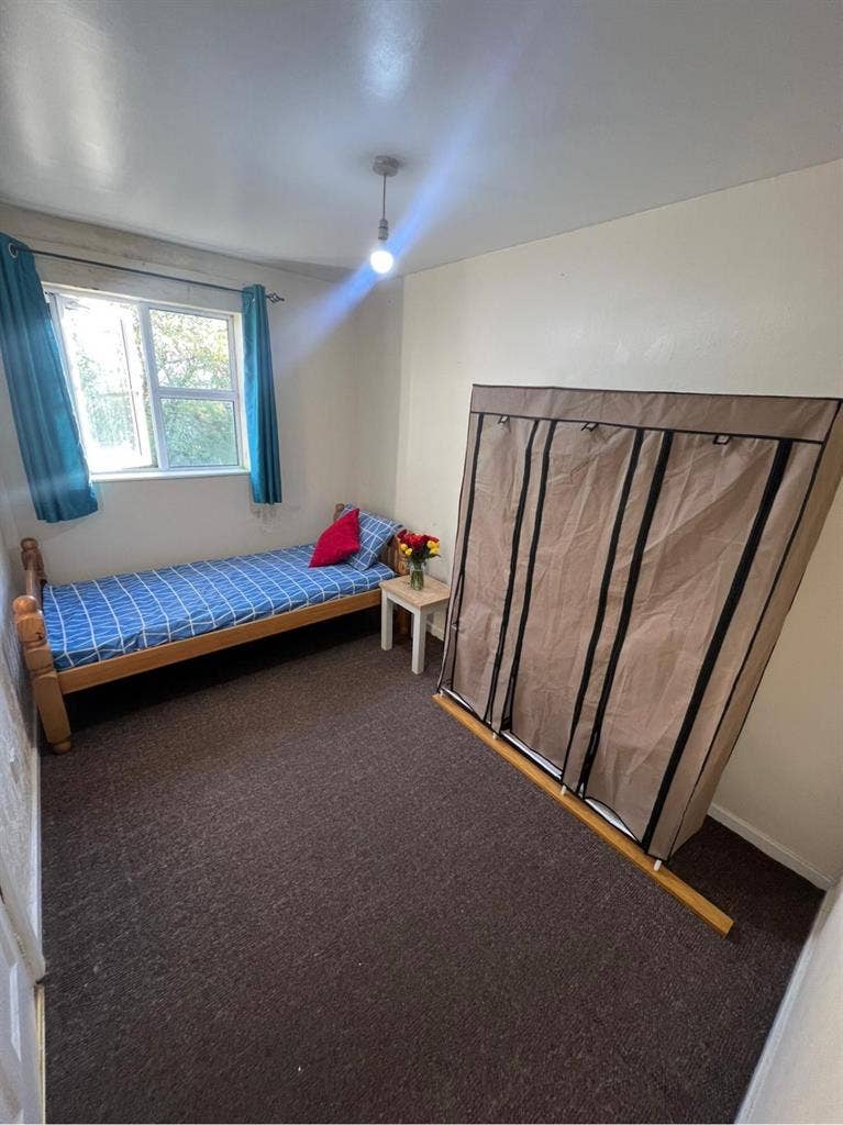 Room for rent Only for females