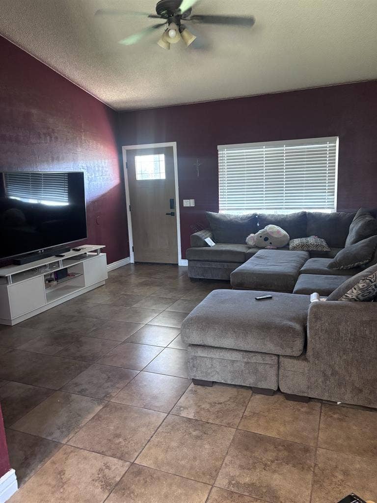 Looking for roommate