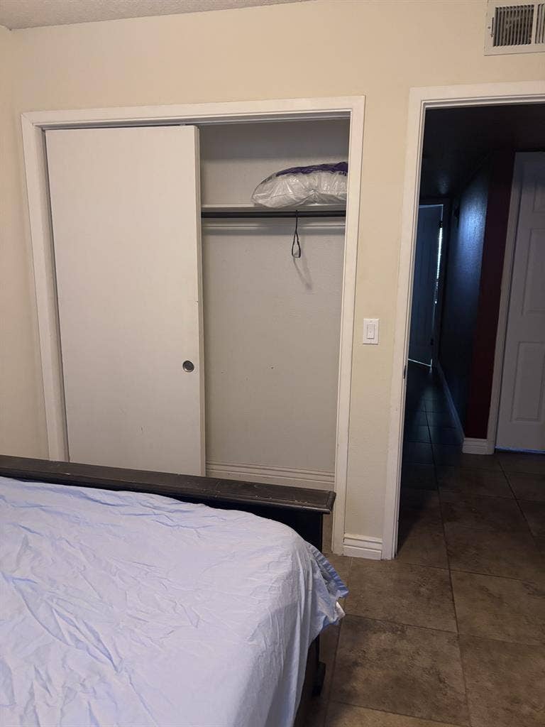Looking for roommate