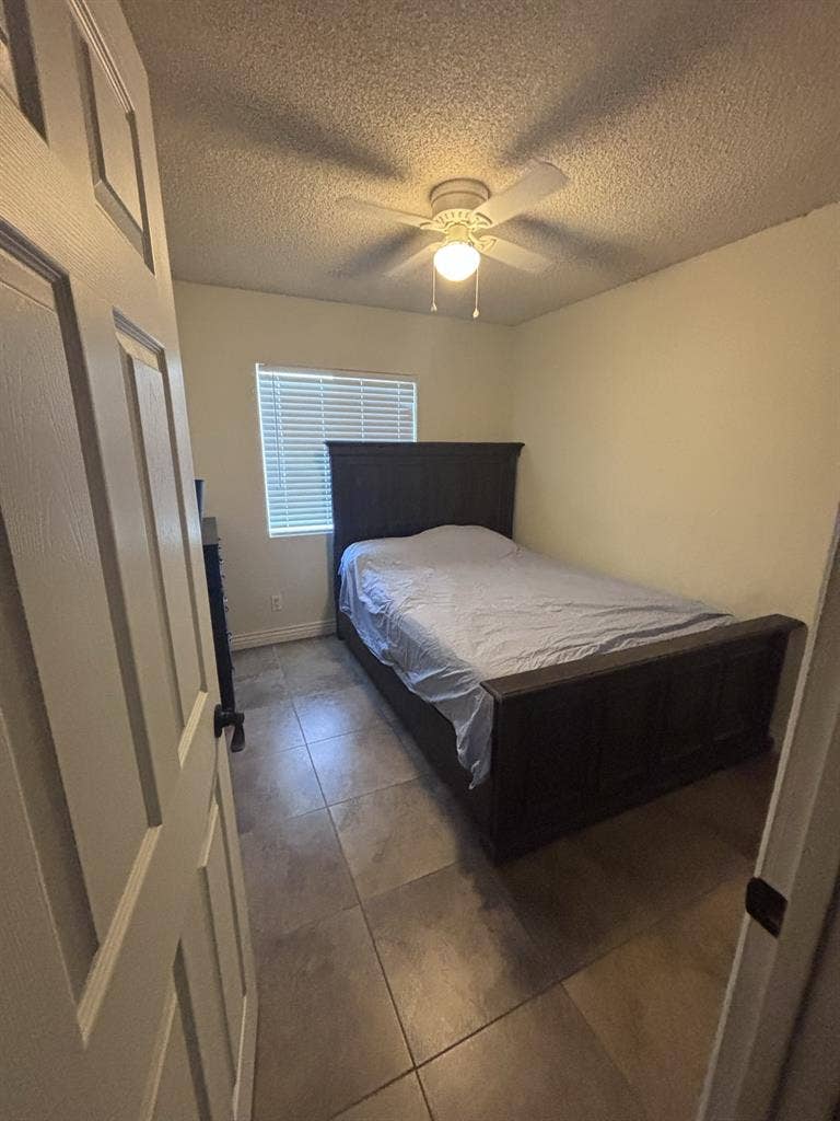 Looking for roommate