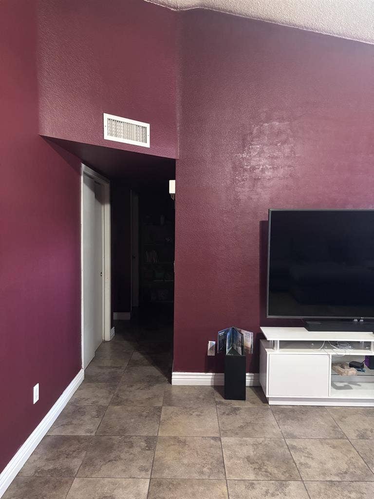 Looking for roommate