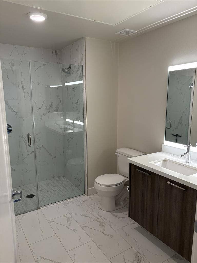 Luxury Furnished Bedroom: Hollywood