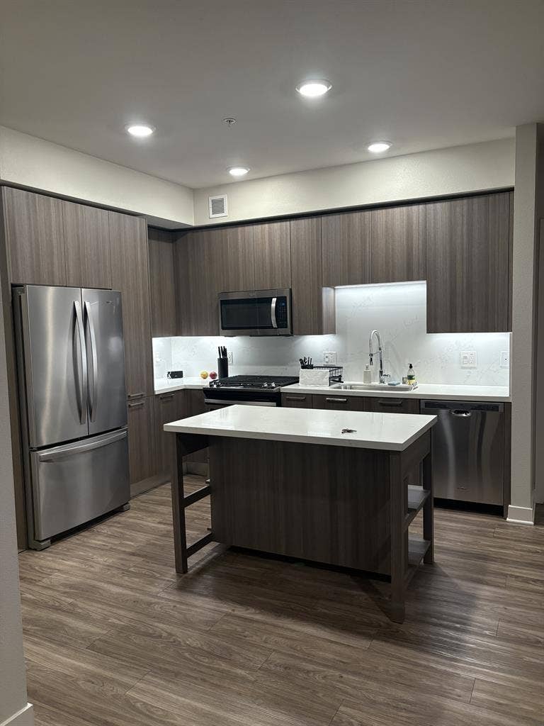 Luxury Furnished Bedroom: Hollywood