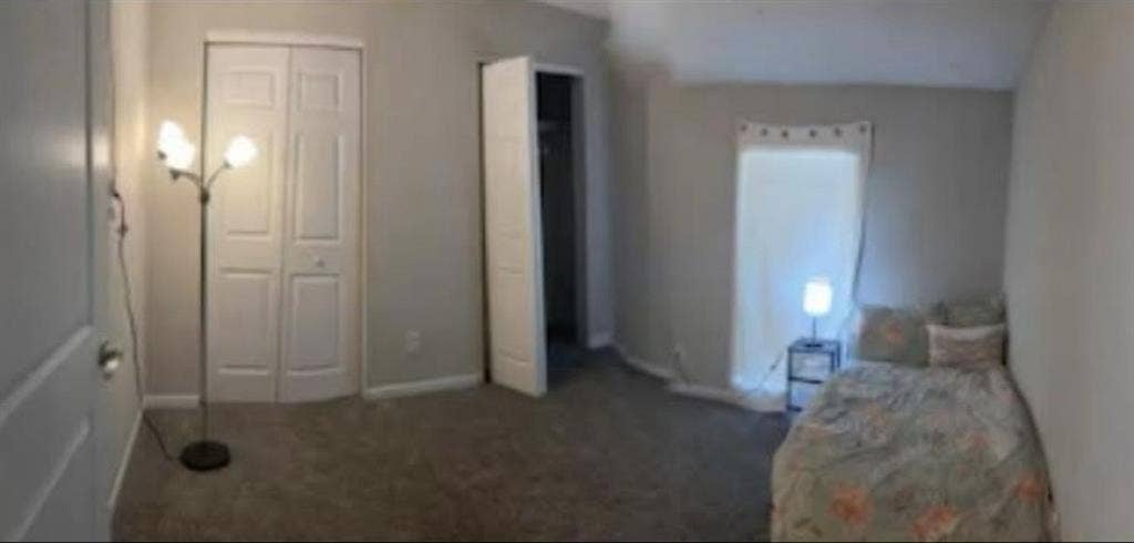 2/1 bedroom. Looking for a roommate