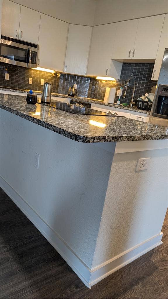 Master Bedroom-Double Sink-furnit