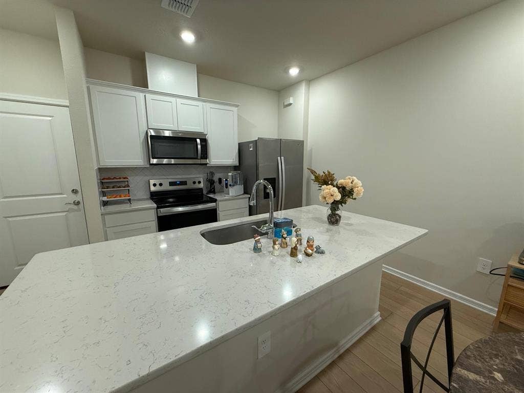 Looking for a roommate!
