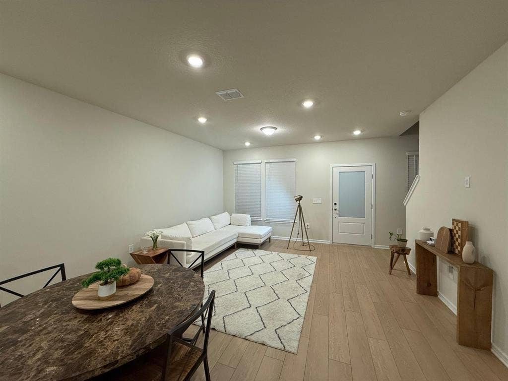 Looking for a roommate!