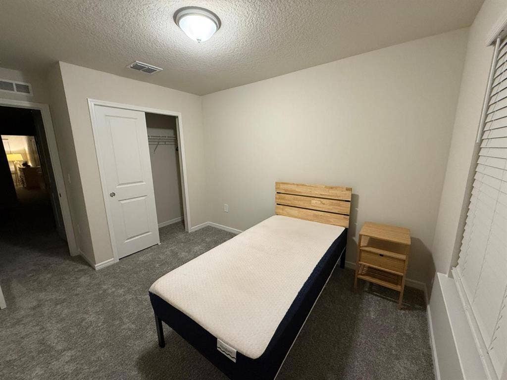 Looking for a roommate!