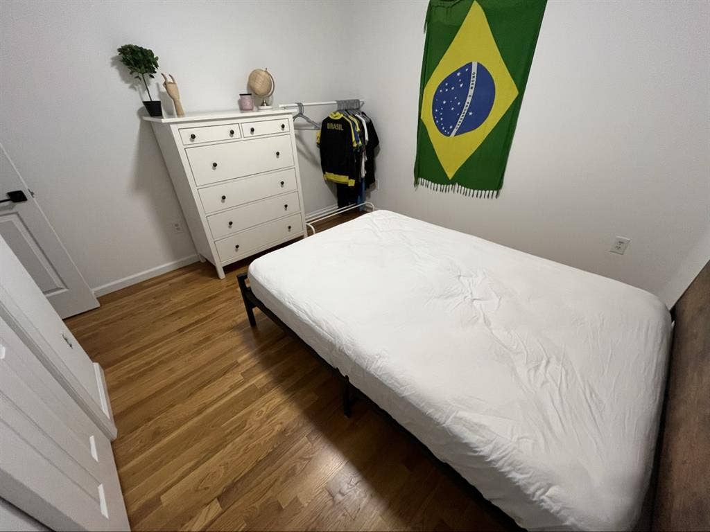 Private Room w Shared Bathroomm