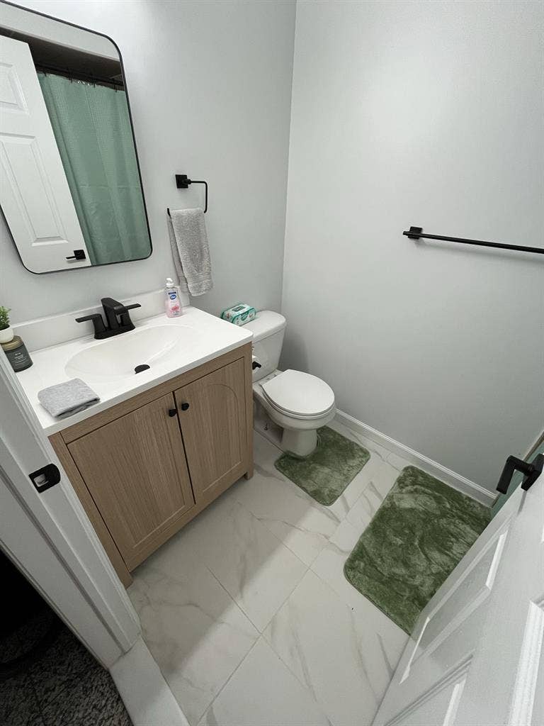 Private Room w Shared Bathroomm